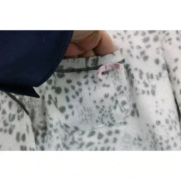 Ann Klein 2 Women's Two-Piece Mink Fleece Pajama Set-Size Medium - Picture 4 of 15